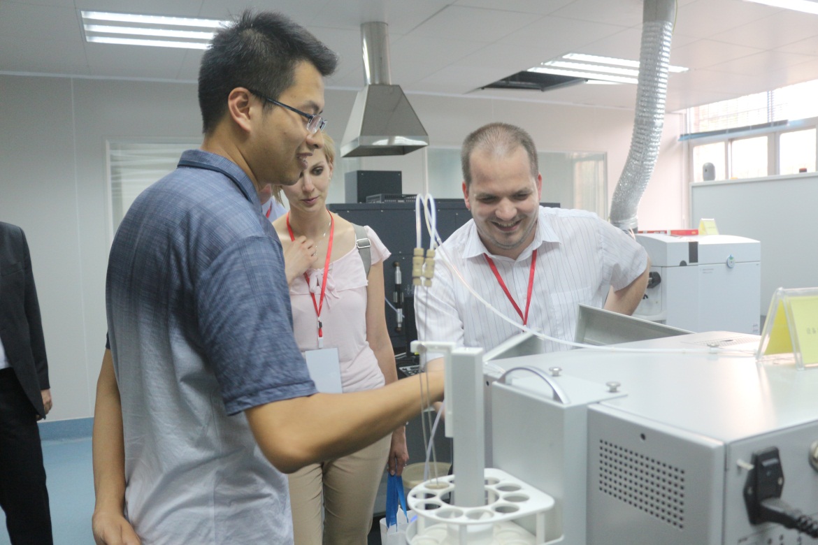 匈牙利学者与我们教师交流